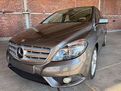 Grau Gebraucht 2011 Mercedes 180 Limousine | 9.299 € (Guter Preis)