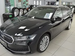 Onyxschwarz metallic Gebraucht 2024 Skoda Superb Selection Kombi | 42.980 € (Teuer)