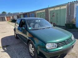 Grün Gebraucht 2000 VW Golf IV Kleinwagen | 2.800 €