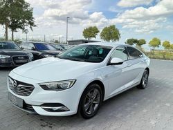 Weiß Gebraucht 2018 Opel Insignia Dynamic Limousine | 11.450 € (Fairer Preis)