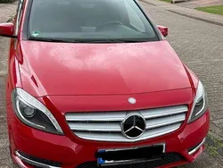 Rot Gebraucht 2013 Mercedes B180 Van / Kleinbus | 14.500 € (Etwas zu teuer)