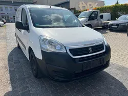 Weiß Gebraucht 2015 Peugeot Partner Comfort Van / Kleinbus | 4.990 € (Guter Preis)