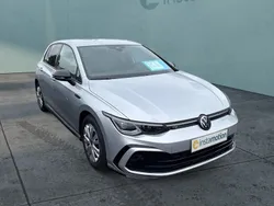 Silber Gebraucht 2024 VW Golf VIII R-line Limousine | 28.630 € (Guter Preis)