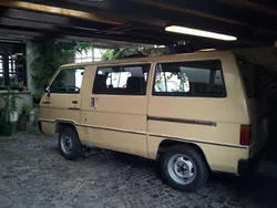 Beige Gebraucht 1982 Mitsubishi L300 Van / Kleinbus | 6.000 €