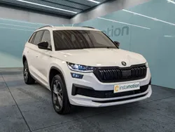 Weiß Gebraucht 2023 Skoda Kodiaq SportLine SUV | 44.590 € (Etwas zu teuer)