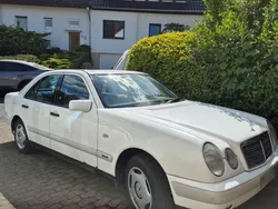 Weiß Gebraucht 1995 Mercedes E230 Limousine | 4.800 €