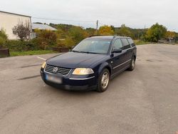 Blau Gebraucht 2002 VW Passat Kombi | 1.500 € (Fairer Preis)
