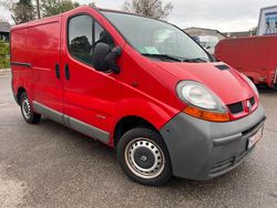 Rot Gebraucht 2004 Renault Trafic Van / Kleinbus | 3.777 €