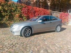 Gold Gebraucht 2005 Mercedes CL220 Coupé | 3.500 €
