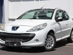 Weiss Gebraucht 2011 Peugeot 206 Basis Kleinwagen | 2.200 € (Etwas zu teuer)