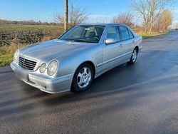 Silber Gebraucht 2001 Mercedes E200 Avantgarde Limousine | 3.950 € (Fairer Preis)