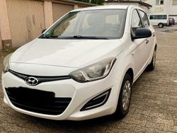 Weiß Gebraucht 2014 Hyundai i20 Limousine | 3.890 € (Teuer)