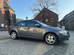 Grau Gebraucht 2010 Volvo S40 Momentum Limousine | 7.500 €