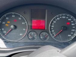 Grau Gebraucht 2004 VW Golf V Kleinwagen | 1.900 € (Guter Preis)