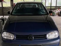 Blau Gebraucht 2002 VW Golf IV Kleinwagen | 1.550 € (Fairer Preis)