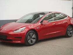 Rot Gebraucht 2021 Tesla Model 3 Standard Range Limousine | 22.250 € (Fairer Preis)