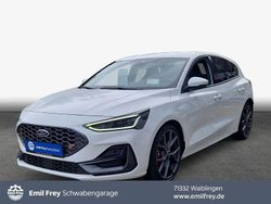 Frozen white Gebraucht 2022 Ford Focus ST Limousine | 29.888 € (Fairer Preis)