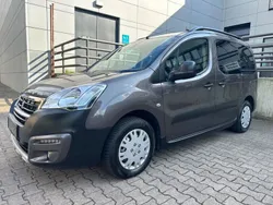 Braun Gebraucht 2017 Peugeot Partner Tepee Van / Kleinbus | 9.480 € (Fairer Preis)