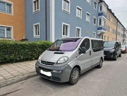 Grau Gebraucht 2004 Opel Vivaro Van | 2.800 € (Etwas zu teuer)