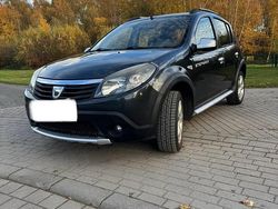 Schwarz Gebraucht 2012 Dacia Sandero SUV | 2.700 €