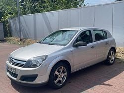 Silber Gebraucht 2006 Opel Astra Kleinwagen | 2.590 € (Etwas zu teuer)