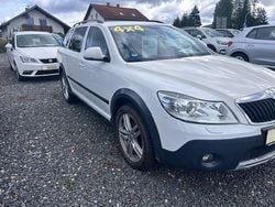 Weiß Gebraucht 2012 Skoda Octavia Scout Scout 4x4 Kombi | 6.665 € (Superpreis)