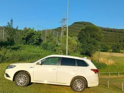 Weiß Gebraucht 2019 Mitsubishi Outlander P-HEV SUV | 19.500 € (Fairer Preis)