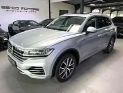 Silber Gebraucht 2018 VW Touareg Elegance SUV | 26.900 € (Teuer)