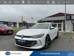 Weiß Gebraucht 2024 VW Passat Elegance Kombi | 38.990 € (Etwas zu teuer)
