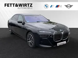 Black sapphire metallic Gebraucht 2025 BMW 740 M Sport Limousine | 99.799 €