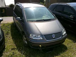 Grau Gebraucht 2009 VW Sharan Highline Van / Kleinbus | 4.700 € (Fairer Preis)