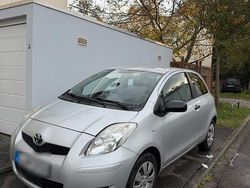 Silber Gebraucht 2010 Toyota Yaris Kleinwagen | 2.100 € (Guter Preis)