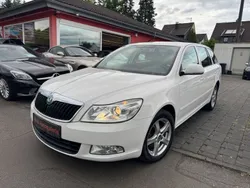Weiß Gebraucht 2012 Skoda Octavia Ambition Kombi | 10.999 € (Fairer Preis)