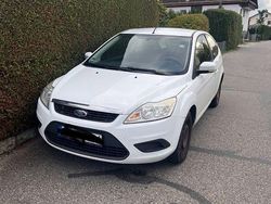 Weiß Gebraucht 2009 Ford Focus Limousine | 1.950 € (Guter Preis)