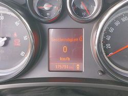 Weiß Gebraucht 2012 Opel Zafira Tourer Sport Van / Kleinbus | 7.000 € (Fairer Preis)