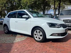 Weiß Gebraucht 2016 Skoda Fabia Ambition Limousine | 6.990 € (Fairer Preis)
