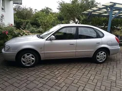 Silber Gebraucht 2001 Toyota Corolla Sol Limousine | 3.900 € (Etwas zu teuer)