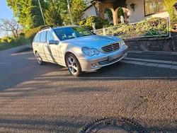 Grau Gebraucht 2005 Mercedes C220 Avantgarde Kombi | 2.000 € (Fairer Preis)