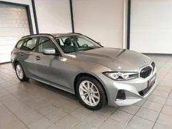 Grau Gebraucht 2023 BMW 320 Shadowline Kombi | 34.990 € (Fairer Preis)