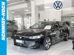 Grenadillschwarz Gebraucht 2024 VW Passat Elegance Kombi | 39.890 € (Fairer Preis)