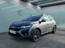 Grau Neu 2024 Dacia Sandero Expression Kleinwagen | 19.390 € (Etwas zu teuer)