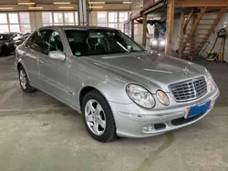 Brillantsilber metalliclack Gebraucht 2003 Mercedes E220 Limousine | 5.900 € (Fairer Preis)