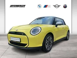 Gelb Gebraucht 2024 Mini Cooper SE Classic Kleinwagen | 36.980 €
