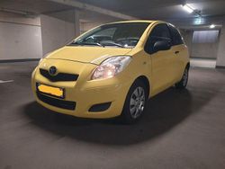 Gelb Gebraucht 2009 Toyota Yaris Cool Limousine | 2.500 € (Guter Preis)