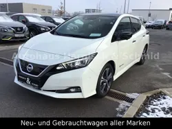 Pearl white pearleffekt/dach black met Gebraucht 2018 Nissan Leaf Tekna Kleinwagen | 18.470 €