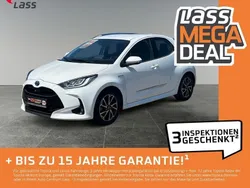 Weiß Gebraucht 2020 Toyota Yaris Hybrid Club Limousine | 17.980 € (Fairer Preis)