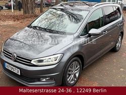 Grau Gebraucht 2017 VW Touran Highline Van / Kleinbus | 19.990 € (Teuer)