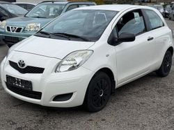 Weiß Gebraucht 2010 Toyota Yaris Limousine | 1.350 € (Superpreis)