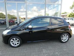 Schwarz Gebraucht 2015 Peugeot 208 Style Kleinwagen | 4.990 € (Guter Preis)