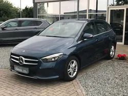 Blau Gebraucht 2019 Mercedes B180 Style Van / Kleinbus | 17.999 € (Fairer Preis)